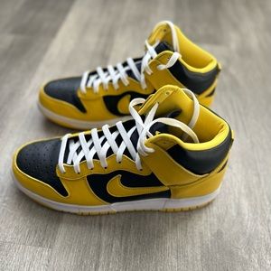 Nike Dunk Hi SP Iowa (Come with extra laces)